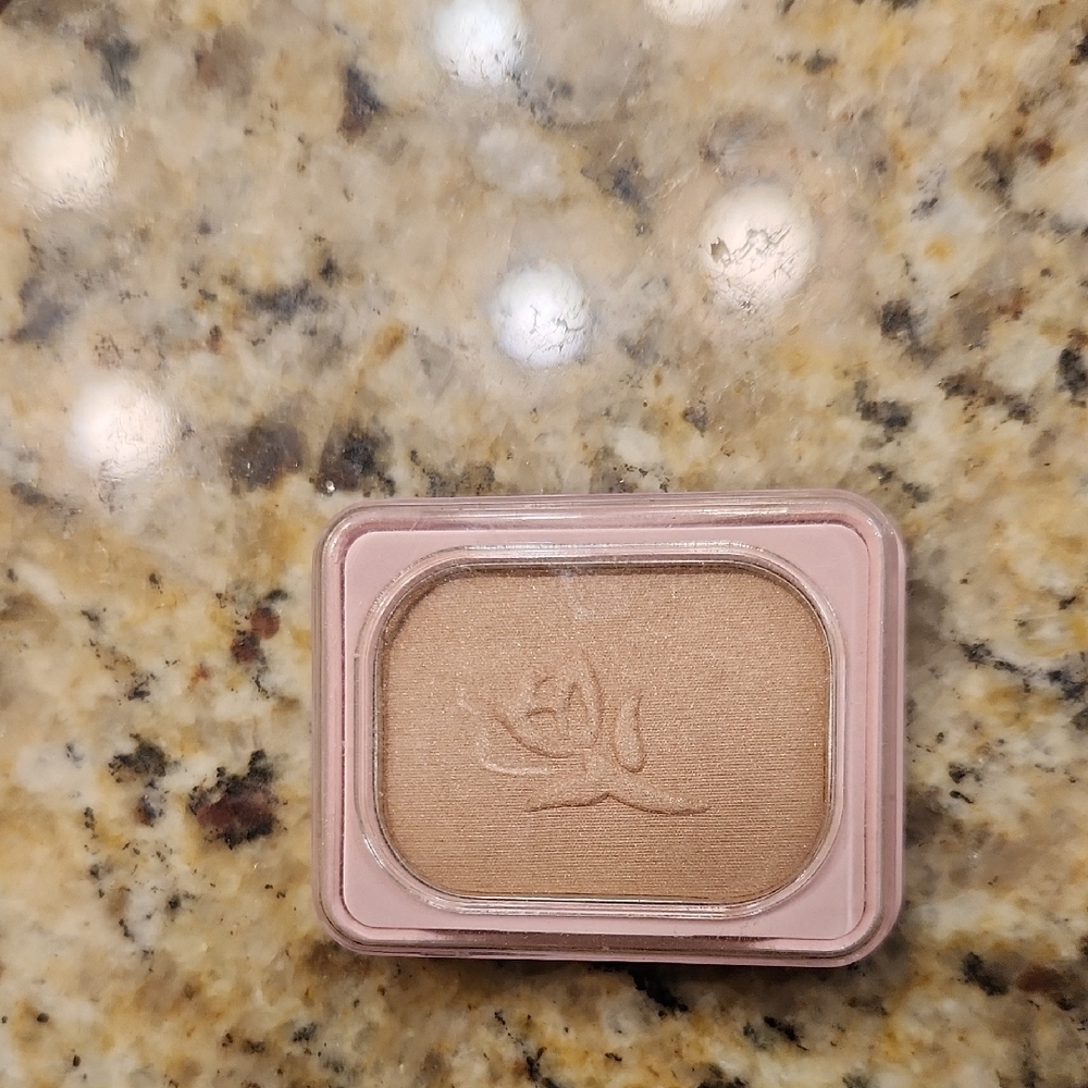 Mary Kay Shimmering Gold Eyeshadow